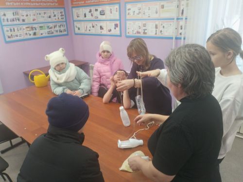 В Заинске позаботились о птицах: дети сделали кормушки своими руками