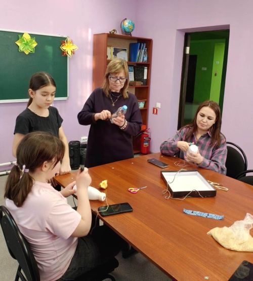 В Заинске позаботились о птицах: дети сделали кормушки своими руками