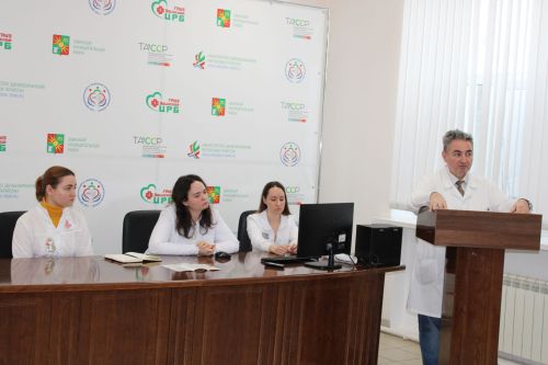 Студенты медицинского университета поделились опытом с заинскими школьниками