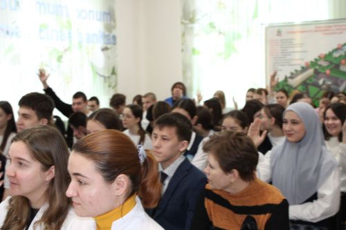 Студенты медицинского университета поделились опытом с заинскими школьниками