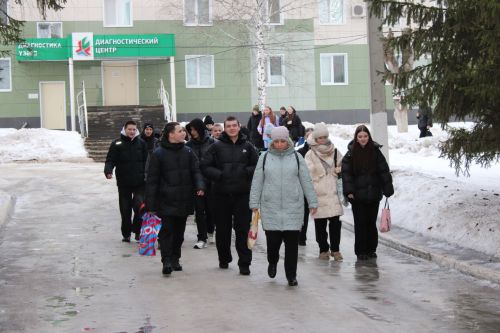 Студенты медицинского университета поделились опытом с заинскими школьниками