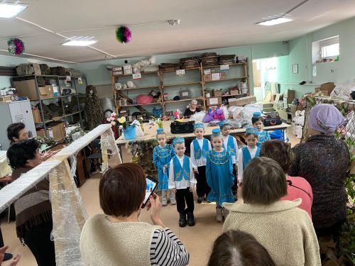 Воспитанники детсада «Алтынчеч» поддержали волонтеров Заинска