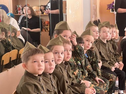Детский сад «Дюймовочка» встретил поисковиков: малыши узнали о героях войны