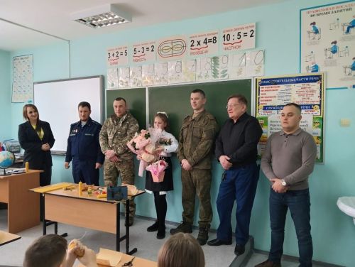 Зәйдә һәлак булган сугышчының   кызын хезмәттәшләре туган көне белән котладылар
