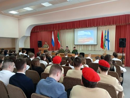 Махсус хәрби операциядән ялга кайткан Зәй хәрбие укучылар белән очрашуларда катнаша