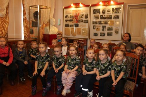 Зәйнең “Каенкай” бакчасы балалары махсус хәрби операциядә катнашучы абыйлары белән очрашты