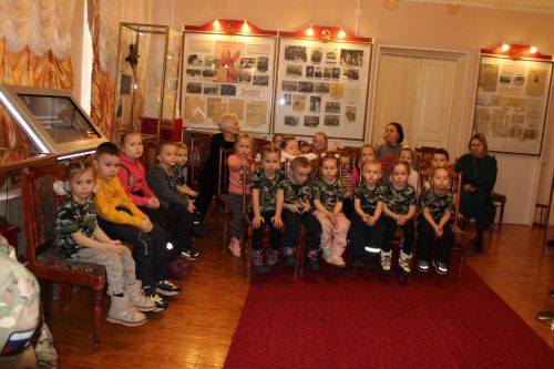 Зәйнең “Каенкай” бакчасы балалары махсус хәрби операциядә катнашучы абыйлары белән очрашты