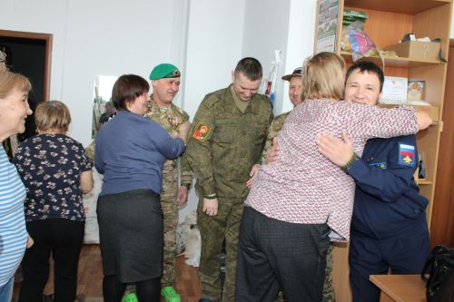 Иске Зәйнең маскировка челтәрләре үрүчеләр янында хәрби егетләр булды