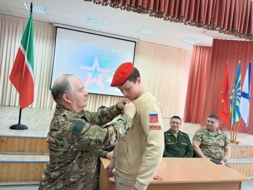 Махсус хәрби операциядән ялга кайткан Зәй хәрбие укучылар белән очрашуларда катнаша
