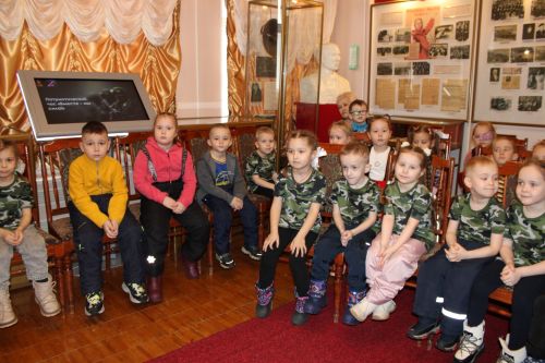 Зәйнең “Каенкай” бакчасы балалары махсус хәрби операциядә катнашучы абыйлары белән очрашты