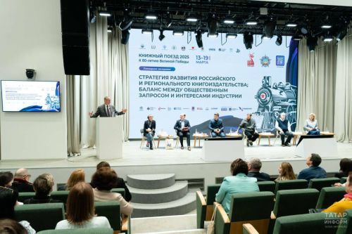 «Книжный поезд» прибыл в Казань: праздник литературы к 80-летию Победы