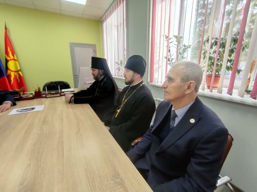 Зәй районы башлыгы Разиф Кәримов  епископ Мефодий белән очрашуда Изге Макарий храмы төзелеше турында сөйләштеләр