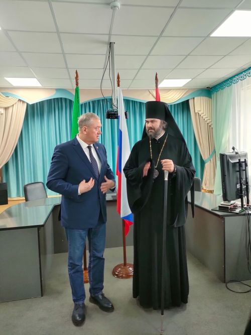 Зәй районы башлыгы Разиф Кәримов  епископ Мефодий белән очрашуда Изге Макарий храмы төзелеше турында сөйләштеләр