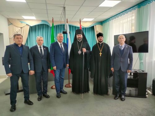 Зәй районы башлыгы Разиф Кәримов  епископ Мефодий белән очрашуда Изге Макарий храмы төзелеше турында сөйләштеләр