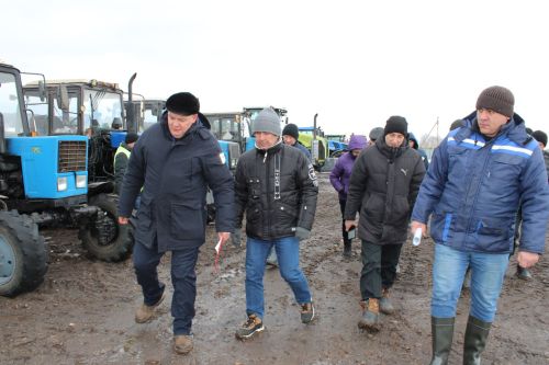 Аграрийлар  язгы кыр эшләренә җиң сызганып куйды