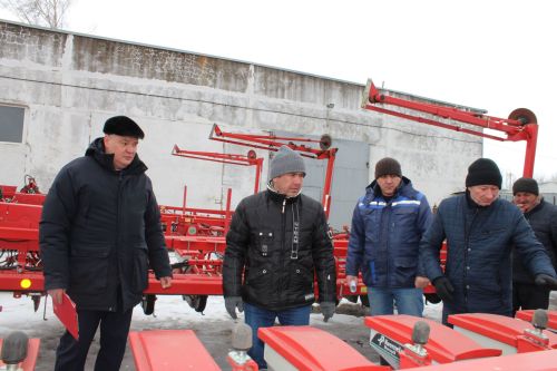 Аграрийлар  язгы кыр эшләренә җиң сызганып куйды