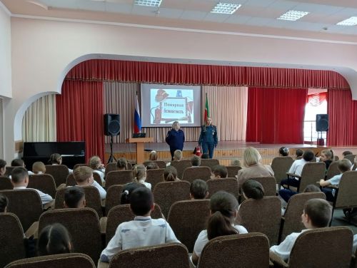 Пожарная безопасность на весенних каникулах: профилактическая встреча в Заинской школе №6