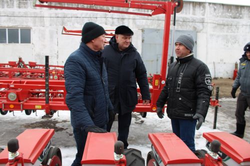 Аграрийлар  язгы кыр эшләренә җиң сызганып куйды
