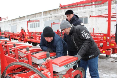 Аграрийлар  язгы кыр эшләренә җиң сызганып куйды