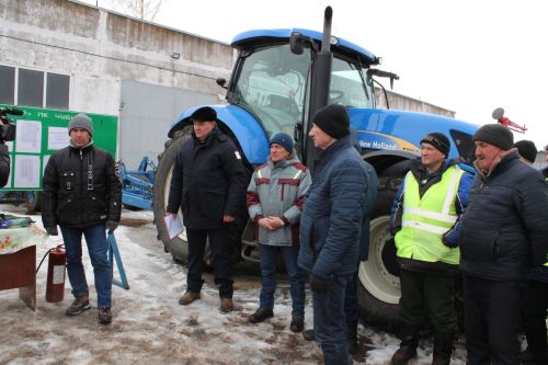 Аграрийлар  язгы кыр эшләренә җиң сызганып куйды