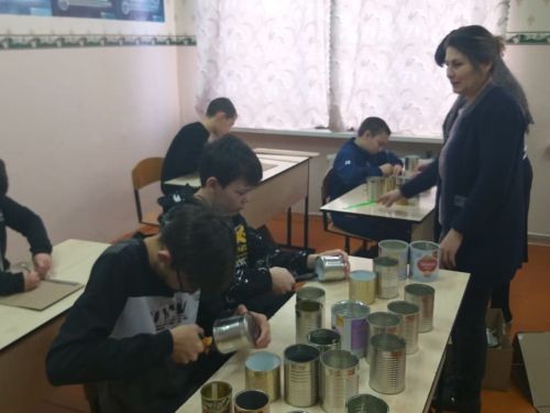 Учащиеся Сарсаз-Багряжской школы поддержали бойцов СВО: свечи и письма как символ веры