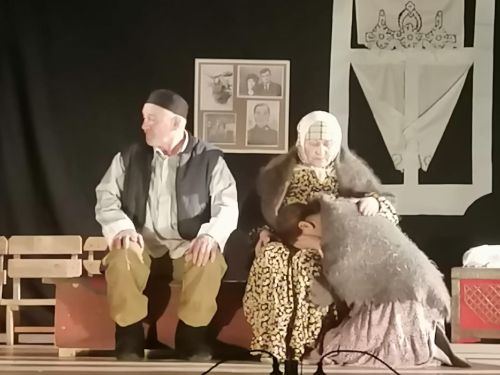 Сарсаз-Баграж үзешчәннәренең «Яра» спектаклен тамашачы күз яшьләре аша карады
