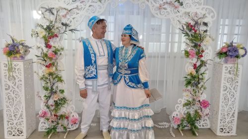 Талантливому певцу Заинска Фануру Миникаеву в День работников культуры исполняется 55 лет