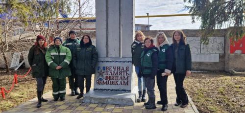 Табигать сагында торучылар Аксарда һәйкәл биләмәсен тәртипкә китерделәр