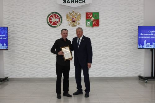 Хезмәтләре — халык өчен