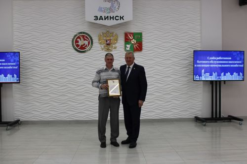 Хезмәтләре — халык өчен