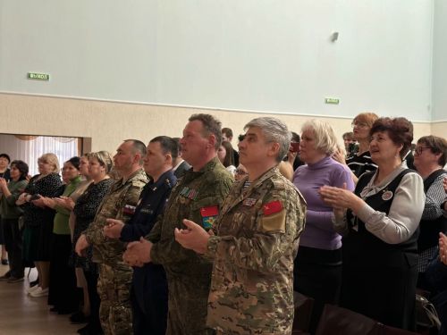 Во Всемирный день театра в Заинске показали патриотический спектакль