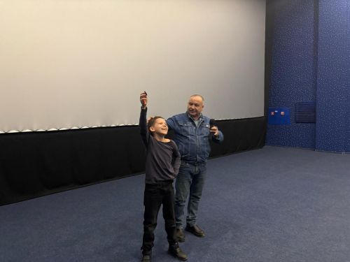 Безопасность на дорогах во время каникул обсудили зрители перед киносеансом в Заинске