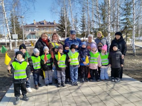 В Заинске дошколята напомнили водителям о детской безопасности