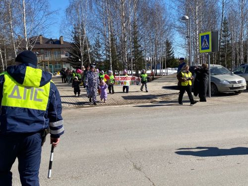 В Заинске дошколята напомнили водителям о детской безопасности