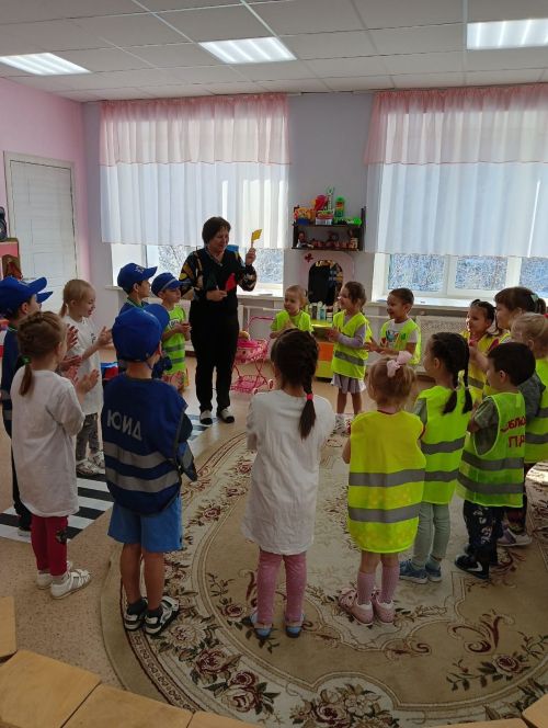 Балалар юл кагыйдәләрен кечкенәдән белеп үссеннәр