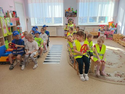 Балалар юл кагыйдәләрен кечкенәдән белеп үссеннәр