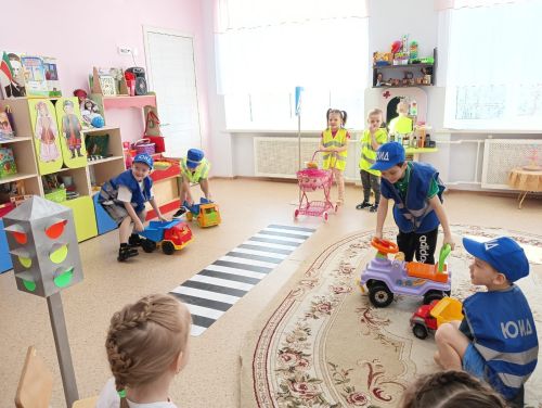 Балалар юл кагыйдәләрен кечкенәдән белеп үссеннәр