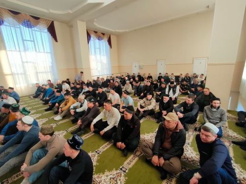 Ураза гаетендә Зәй районы мөселманнары иртән иртүк мәчетләргә килде
