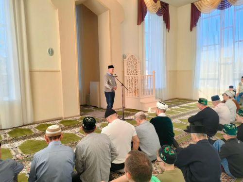 Ураза гаетендә Зәй районы мөселманнары иртән иртүк мәчетләргә килде