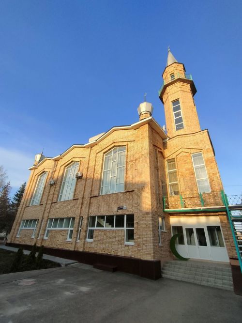 На праздник Ураза-байрам мусульмане Заинского района утром посетили мечеть