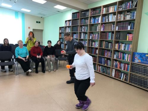 В Заинской библиотеке поздравили с 8 Марта получателей социальных услуг