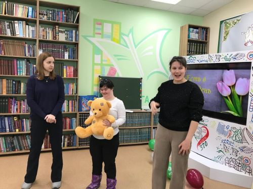 В Заинской библиотеке поздравили с 8 Марта получателей социальных услуг