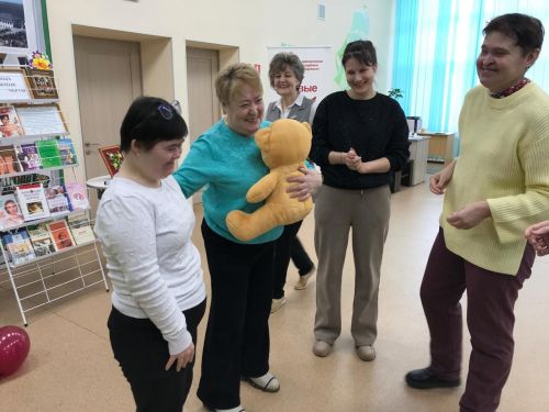 В Заинской библиотеке поздравили с 8 Марта получателей социальных услуг
