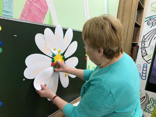 В Заинской библиотеке поздравили с 8 Марта получателей социальных услуг