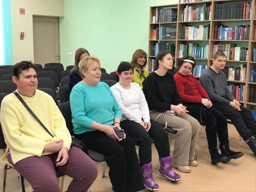 В Заинской библиотеке поздравили с 8 Марта получателей социальных услуг