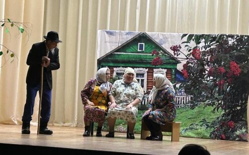 Кадер үзешчәннәре «Хәтер аша үткәннәргә» спектаклен сәхнәләштерде