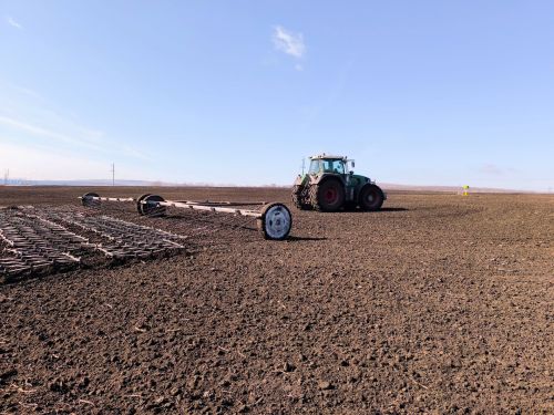 На полях Заинского района продолжаются весенне-полевые работы
