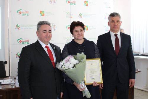Имәнлебаш авылы фельдшеры ягымлы сүзе белән дә дәвалый