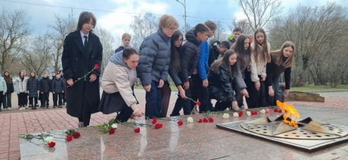 Заинск почтил память узников концлагерей у Воина-освободителя