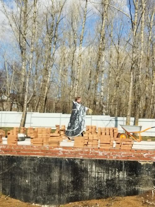 Зәйдә Изге Макарий чиркәвенең стеналарын күтәрә башладылар